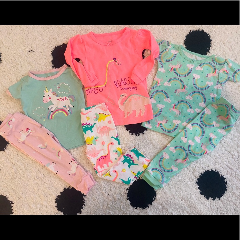 Bundle of Carter’s pajamas 6-9 months unicorns & dinosaurs 🦕